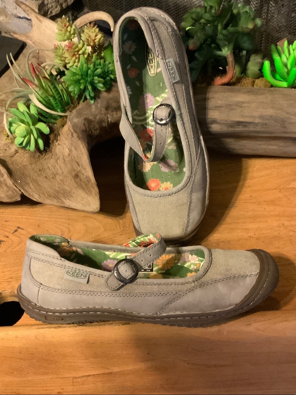 Keen Tan Canvas Mary Jane Shoes with Green Floral Insole - Picture 5 of 8